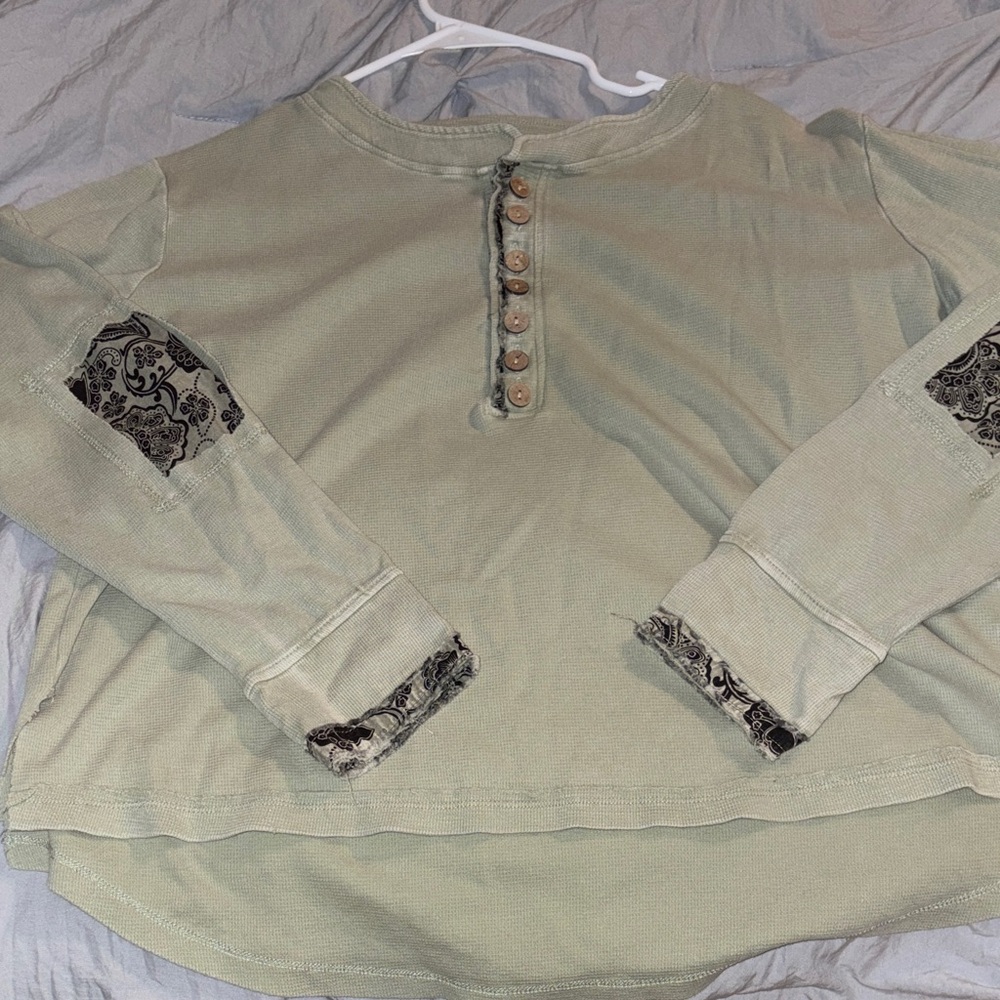 Easel shirt Sage Green Button-Up Jersey Top Thermal Patch elbows Raw edges Small